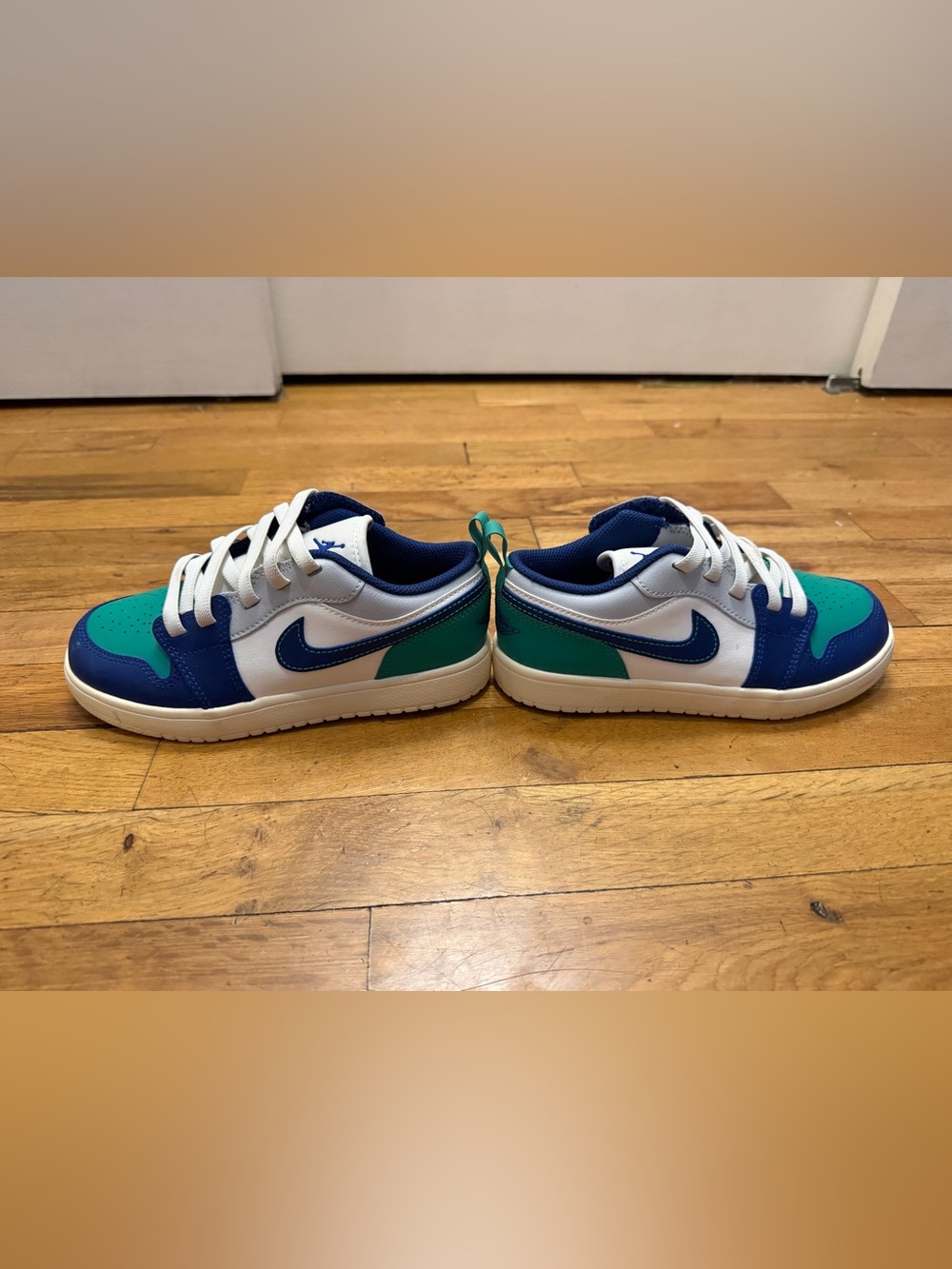 Kid’s Nike Jordans Low-Top Sneakers size 1.5 youth Brand New
